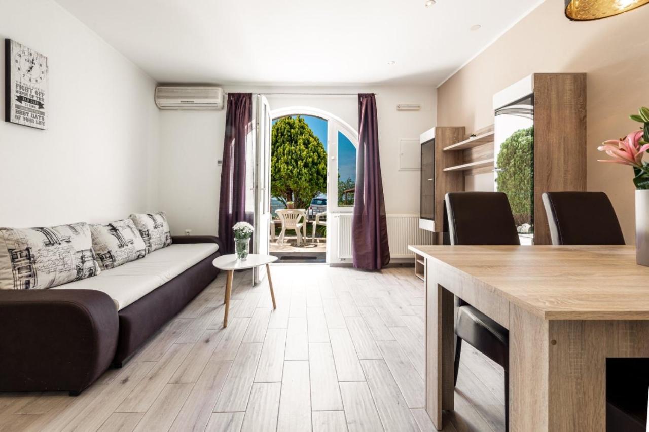 Pridvorje Village Apartments Mimi מראה חיצוני תמונה