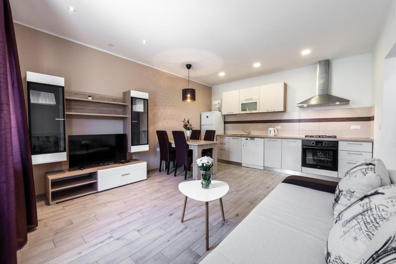 Pridvorje Village Apartments Mimi מראה חיצוני תמונה