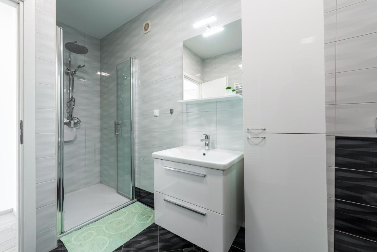 Pridvorje Village Apartments Mimi מראה חיצוני תמונה