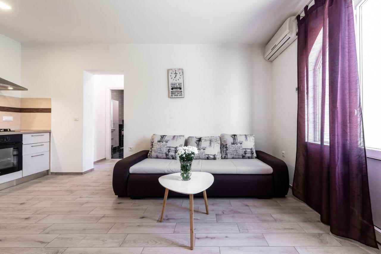 Pridvorje Village Apartments Mimi מראה חיצוני תמונה